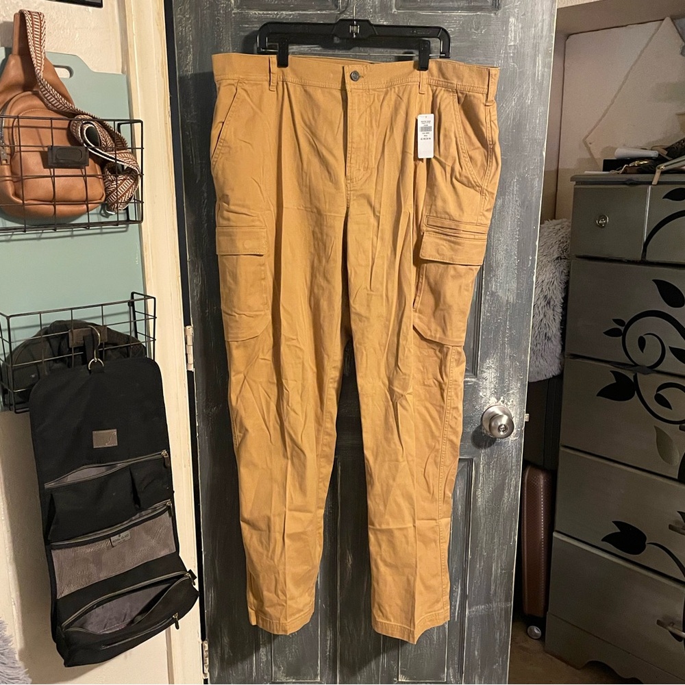 NWT L.L. Bean BeanFlex®Canvas Cargo 2.0, Classic Fit Pants Size 42/34